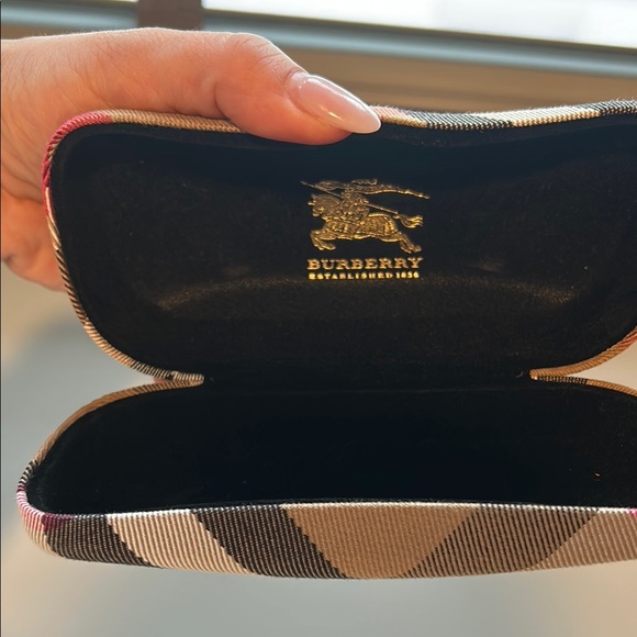 Burberry Tortoise Sunglasses with Plaid Case - Picture 10 of 12